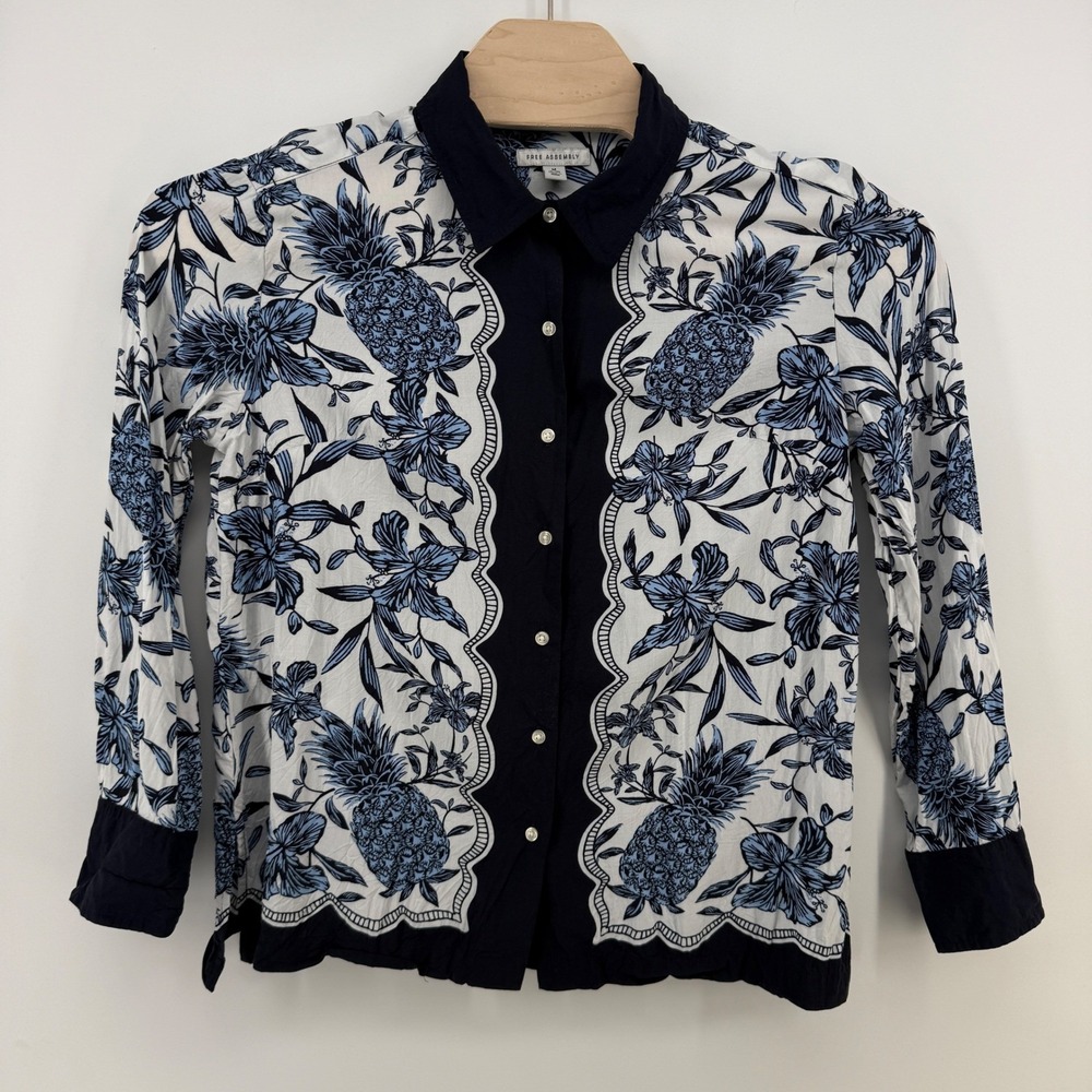 Free Assembly 2 Piece Set Womens M Blue Pineapple Blouse Shorts 100% Viscose - Picture 2 of 12
